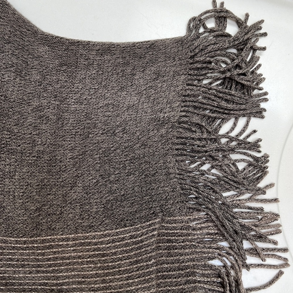 Crosstree Lane one size poncho sweater - Picture 3 of 7